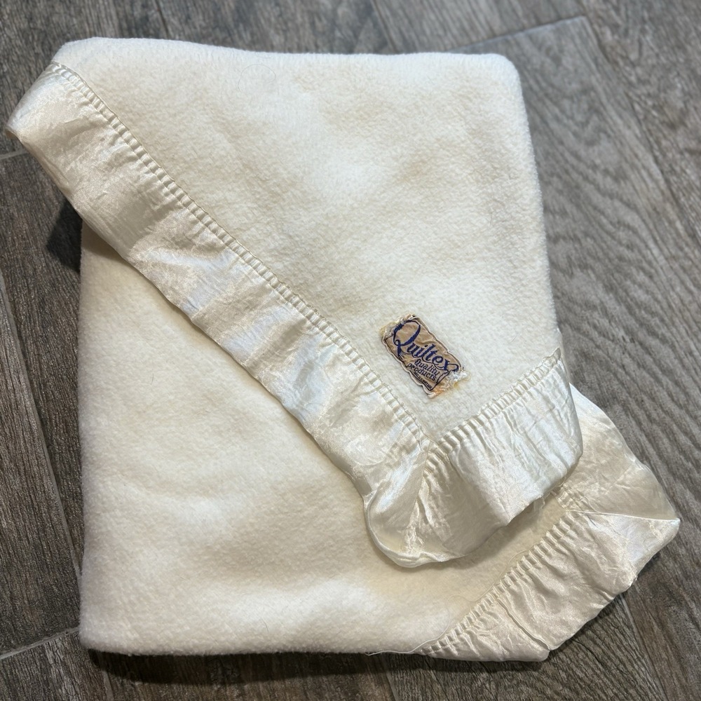 Vtg Quiltex Baby Blanket 80s Ivory Cream Satin Trim USA Fleece 35x42" Lovey